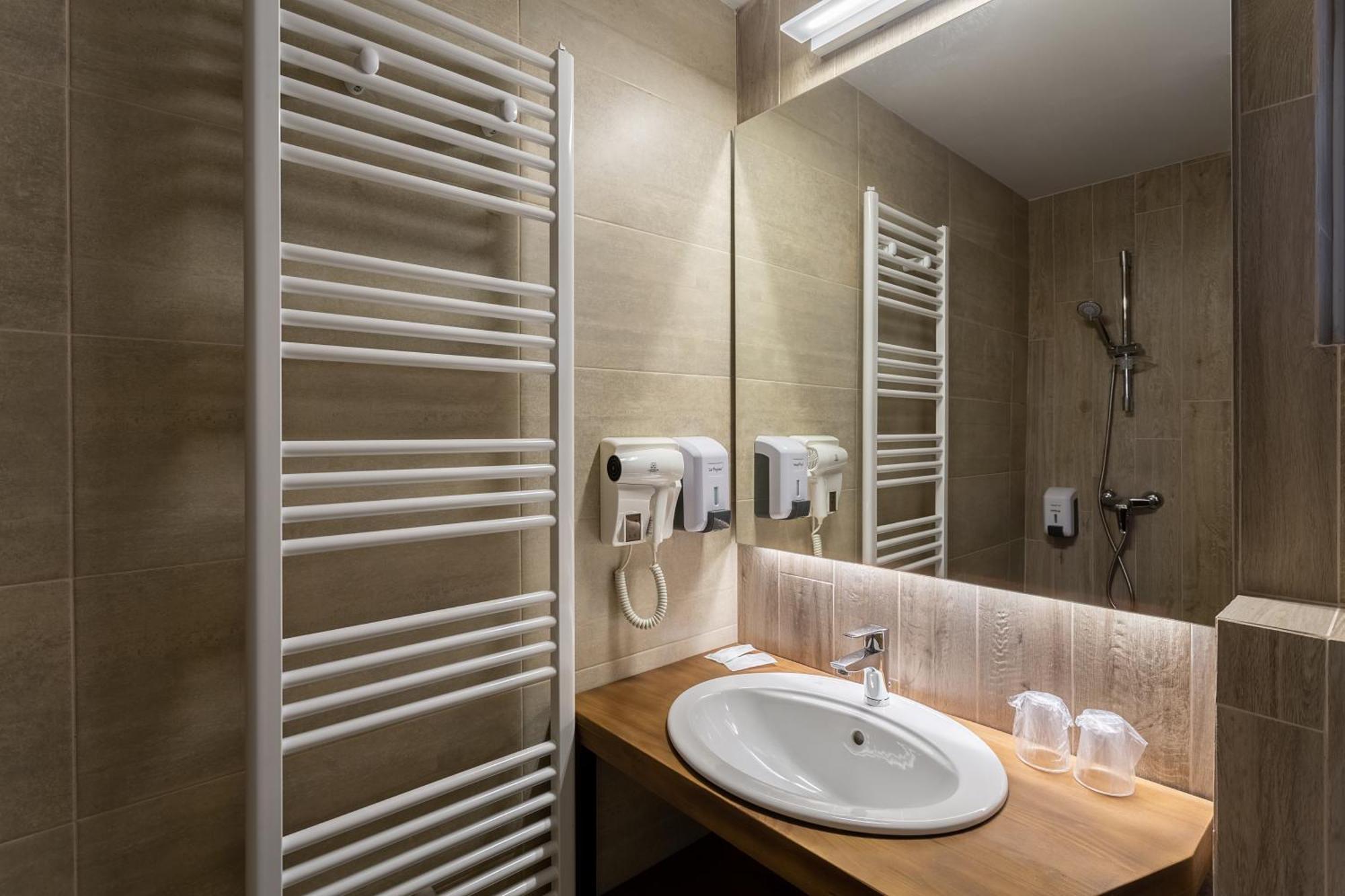 Eden 3 & Eden 4 Hotel เปรดัล ภายนอก รูปภาพ